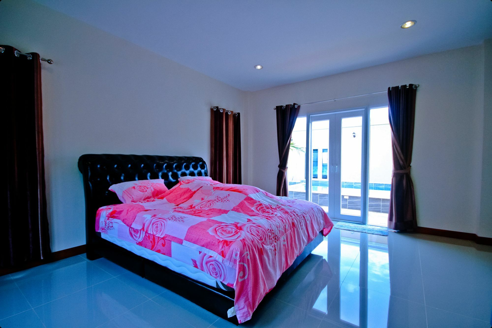 Luxury Pool 3br 6-8 Persons (adults Only) * Pattaya